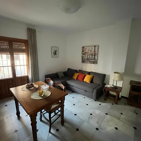 Centro Alfonso Xii Apartment